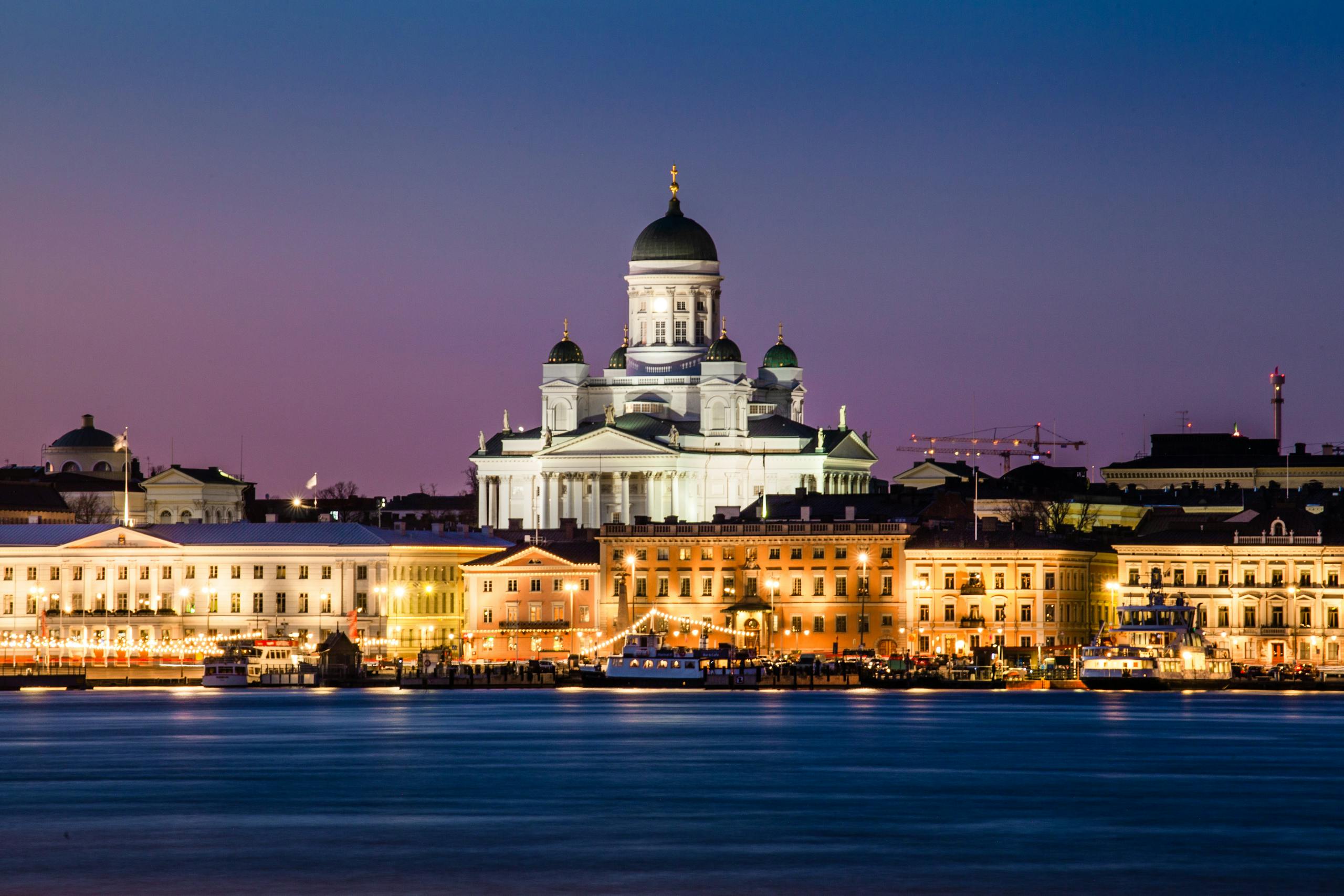 Helsinki kauppatori tuomiokirkko