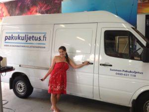 Pakettiauto ja kuljettaja - Paku ja kuski